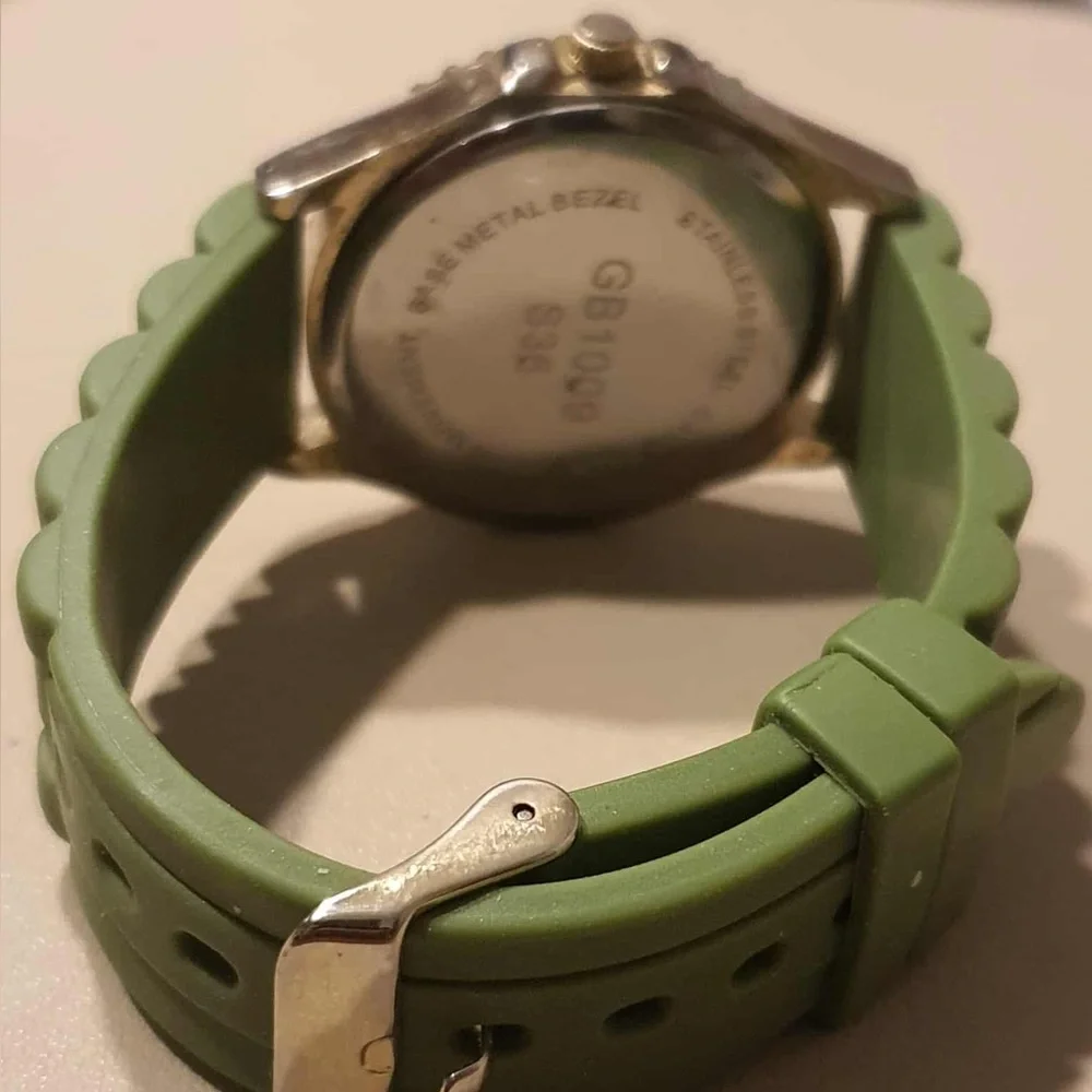 🦋10/$20🦋 Goldtone/Green Rhinestone Silicone Women's Watch